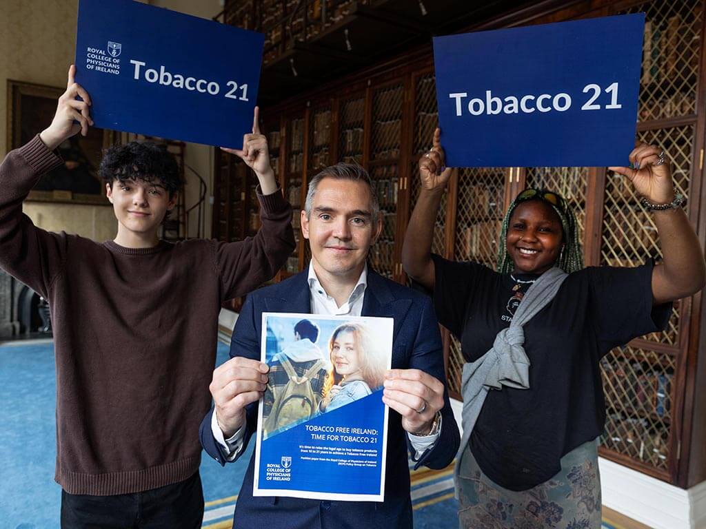 Des Cox and two teenagers from Foroige launch the Tobacco 21 advocacy campaign
